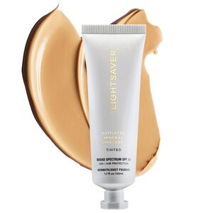 Lightsaver Tinted Activated Mineral Face Sunscreen Broad Spectrum SPF 33.
